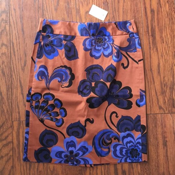 NWT J.Crew stretch pencil skirt. Size 2 - Picture 1 of 3